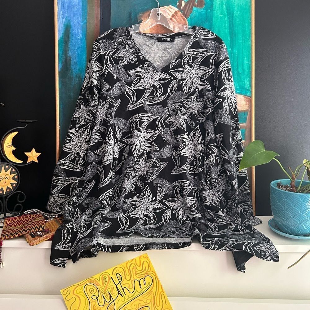 Orange Fashion Village Floral Tunic Sweater Top S/M Black White Long Sleeve